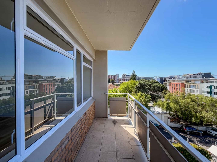 To Let 2 Bedroom Property for Rent in Green Point Western Cape